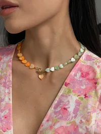Кольє "Matcha Orange" - Медсплав, Перламутрові Серця - арт. 8987288323 - Le'Perle - мініатюра 1