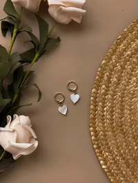 Сережки “Gold Vita” - Медсплав, Перламутрові Серця - арт. 1029135777 - Le'Perle - мініатюра 3