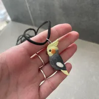 Улюбленець “Parrot” - Замшева мотузка, Полімерна глина - арт. LE-1765317137142 - Le'Perle - мініатюра 4