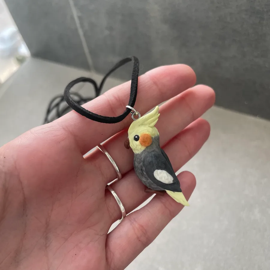 Улюбленець “Parrot” - Замшева мотузка, Полімерна глина - арт. LE-1765317137142 - Le'Perle - фото 4